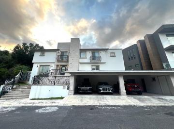 Casa de 4 habitaciones, Monterrey · Casa en Venta en Sierra Alta con Alberca, Elevador, Jardín Muy Amplio y Cuatro Recamaras