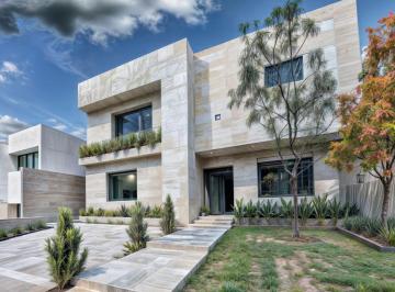 Casa de 4 habitaciones, Huimilpan · Hermosa Residencia en Cumbres del Cimatario, 4 Recamaras, 4.5 Baños, Estudio.