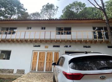 Casa · 398m² · 3 Recámaras · 2 Estacionamientos · Cabaña en Venta