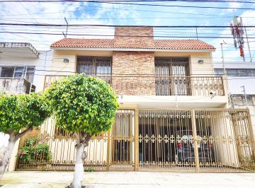 Casa de 6 habitaciones, Guadalajara · Espaciosa Casa con 6 Habitaciones, Ideal Para Oficinas o Consultorios