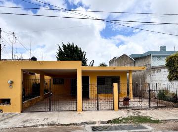 Casa · 212m² · 3 Recámaras · 2 Estacionamientos · Casa en Venta en Jardines de Miraflores