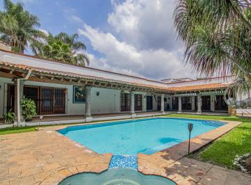 Casa de 3 habitaciones, Cuernavaca · Residencia en Zona Dorada de Cuernavaca en Venta