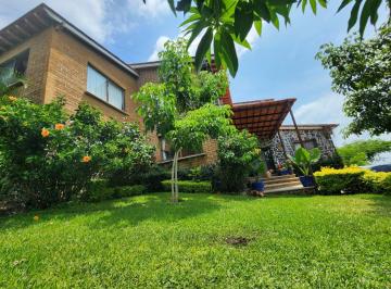 Casa de 5 habitaciones, Tepoztlán · Casa en Venta en Tepoztlán, Morelos!