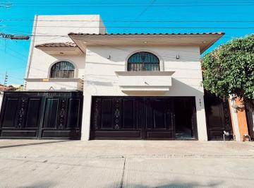 Casa · 301m² · 3 Recámaras · 2 Estacionamientos · Casa Venta en San Jerónimo León Guanajuato