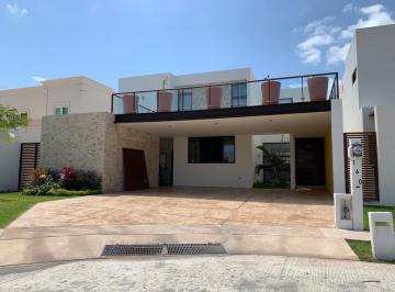Casa en condominio de 4 habitaciones, Mérida · Casa en Renta Amueblada Al Norte Merida en Privada