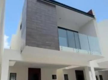 Casa · 153m² · 3 Recámaras · 2 Estacionamientos · Casa en Pre - Venta Col. Nuevo Aeropuerto