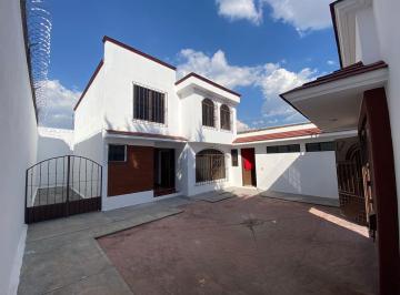 Casa · 300m² · 3 Recámaras · 5 Estacionamientos · Casa Venta El Seminario