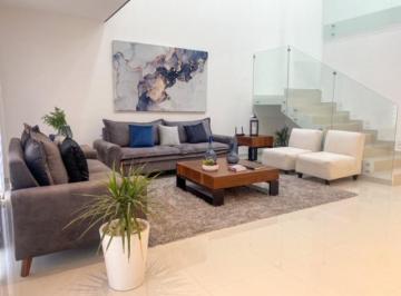 Casa · 250m² · 4 Recámaras · 3 Estacionamientos · Lomas de Juriquilla