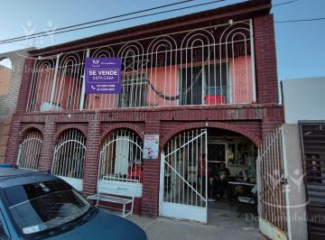 Casa · 158m² · 4 Recámaras · 1 Estacionamiento · Amplia Casa en Venta