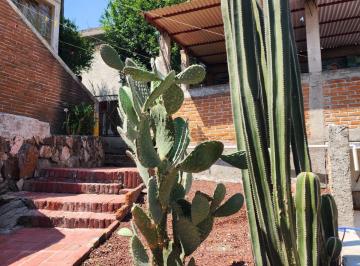 Casa de 3 habitaciones, Atizapán de Zaragoza · Terreno en Venta con Pequeña Casa Tipo Chalet. Se Vende Como Terreno. Sólo Recursos Propios.