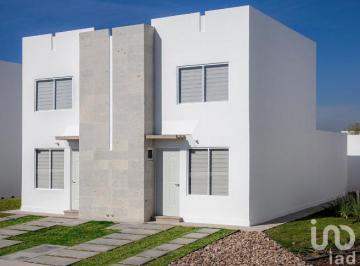 Casa · 76m² · 3 Recámaras · 1 Estacionamiento · Casa con Recamara en Planta Baja en El Marqués Qro. C. P. 76245