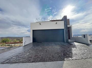 Casa · 282m² · 3 Recámaras · 4 Estacionamientos · oportunidad¡Venta de Casa en Fraccionamiento Altozano, Artbol