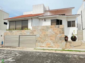 Casa · 240m² · 3 Recámaras · 2 Estacionamientos · Casa en Venta en El Fraccionamiento L Sendero Residencial