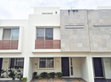Casa 95m² Renta Jardines del Valle · Casa en Renta a Unas Cuadras de Real Center en "Real del Carmen Grand"