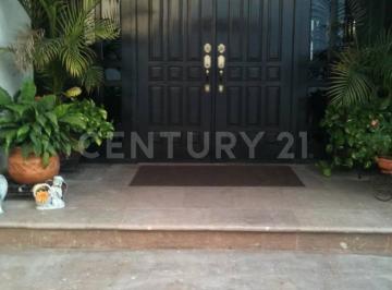 Casa · 648m² · 3 Recámaras · 6 Estacionamientos · Casa en Venta en La Col. Roma en Monterrey