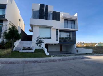 Casa de 4 habitaciones, Zapopan · Casa en Venta en Puerta Las Lomas