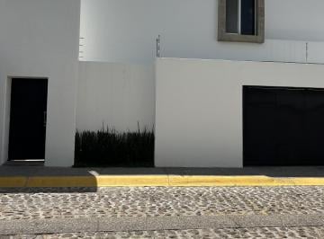 FACHADA · Preciosa Casa en Venta en El Fraccionamiento Las Misiones Al Norte de La Ciudad