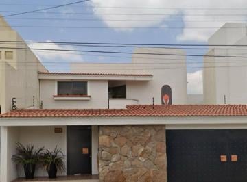 Casa de 5 habitaciones, San Luis Potosí · Casa en Venta en Lomas 3a Seccion (Con Habitacion en Planta Baja)