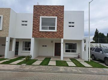 Casa en condominio de 3 habitaciones, Cuautlancingo · Casa de 3 Recámaras con Roof Garden en Fracc. Quetzali Atrás de Plaza San Diego
