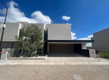 Casa en condominio · 325m² · 4 Recámaras · Casa en Venta en Santa Oliva, Lomas del Campanario Norte, Queretaro