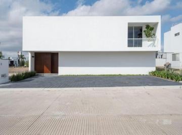 Casa en condominio · 250m² · 4 Recámaras · Casa en Venta en Querétaro. Fraccionamiento Campestre Juriquilla