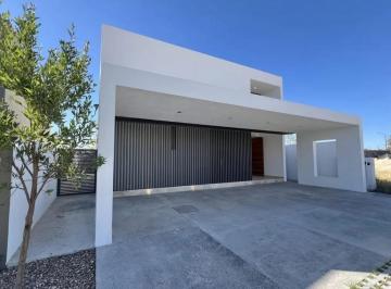 Casa · 323m² · 4 Recámaras · 2 Estacionamientos · Casa - Fraccionamiento La Espiga