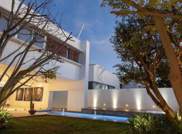 Casa en condominio · 943m² · 3 Recámaras · 7 Estacionamientos · Casa en Venta en Colinas de San Javier