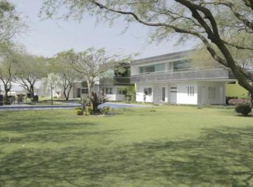 Casa · 1689m² · 5 Recámaras · 5 Estacionamientos · Casa de Campo en Venta en San José de Los Pozos