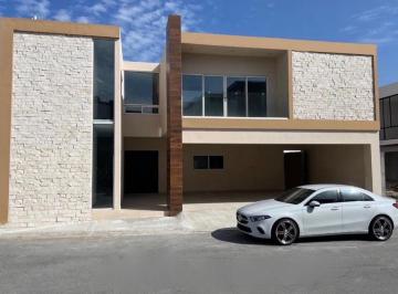 Casa · 480m² · 5 Recámaras · 3 Estacionamientos · Casa en Amorada Residencial