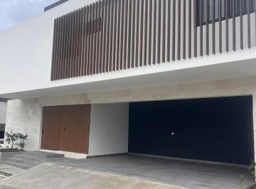 Casa · 465m² · 4 Recámaras · 3 Estacionamientos · Casa en Fraccionamiento Bosques de Las Misiones Sector Encino
