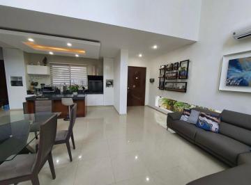 Casa de 3 habitaciones, Mérida · Casa en Venta, con Doble Altura, Piscina y Paneles Solares.