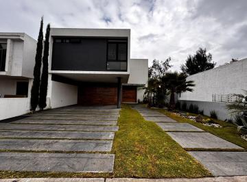 Casa de 3 habitaciones, Zapopan · Casa en Venta Fracc. Diana Natura Residencial por Carr. Nogales
