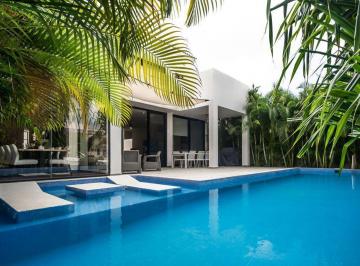 Villa · 750m² · 5 Recámaras · Venta Villa Moderna en Puerto Aventuras con Muelle Privado Para Yate