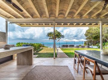 Casa · 371m² · 3 Recámaras · 2 Estacionamientos · Villa Frente Mar Isla Mujeres