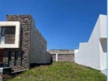 Terreno / Lote , Morelia · Se Vende Terreno en Fraccionamiento Esmeralda, Morelia