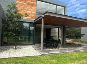 Casa · 308m² · 3 Recámaras · 2 Estacionamientos · Casa en Tequisquiapan