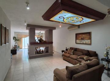 Casa de 4 habitaciones, Monterrey · Casa en Venta en Lagos del Bosque, Zona Sur, Monterrey Nuevo León