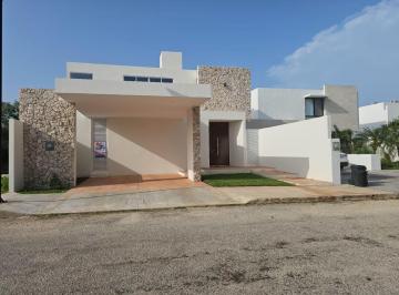 Casa · 361m² · 3 Recámaras · 2 Estacionamientos · Casa en Venta Cholul, Mérida, Yucatán.