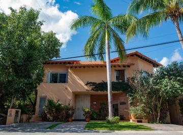 Casa · 514m² · 3 Recámaras · 3 Estacionamientos · Casa en Venta en Puerto Aventuras