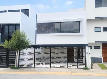 Casa en Venta de 3 habitaciones Bosques Vallarta · Magnifica Casa en Venta "Parques Vallarta"