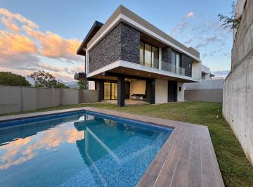 Casa de 4 habitaciones, Monterrey · Casa en Venta en Sierra Alta 10 Mo Sector Carretera Nacional.
