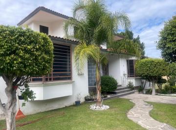 Casa · 300m² · 10 Estacionamientos · Casa Amueblada en Renta en San Juan del Rio Queretaro.