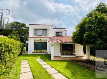 Casa · 316m² · 4 Recámaras · 4 Estacionamientos · Casa Venta Club de Golf San Gil Tequisquiapan Querétaro Rs/
