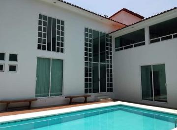Casa · 400m² · 4 Recámaras · 4 Estacionamientos · Casa en Venta