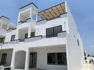 Casa · 213m² · 3 Recámaras · 3 Estacionamientos · Casa en Venta en Fraccionamiento Privado Oasis, Colonia San Antonio, Pachuca, Hgo.