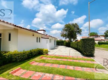 Casa · 469m² · 5 Recámaras · 10 Estacionamientos · Casa Venta Club de Golf San Gil Tequisquiapan Rs/
