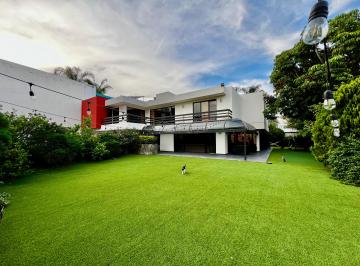 Casa en venta en Lomas del Valle, Mistretta Inmobiliaria · Extraordinaria Ubicación y Orientacion. Cinco Habitaciones. Dos Cuartos de Servicio.