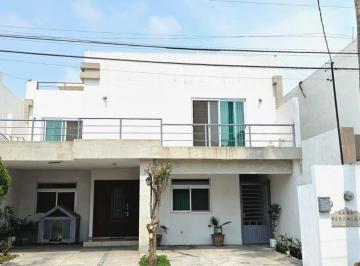 Casa · 350m² · 4 Recámaras · Casa en Venta en Fracc. Los Reales Al Norte de Saltillo