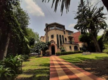 Casa · 535m² · 6 Recámaras · 3 Estacionamientos · Casa en Venta en Excelente Ubicación con Mucho Potencial con Doble Frente