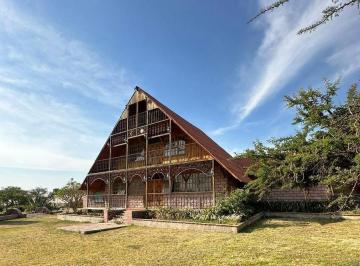 Terreno / Lote · 250000m² · 8 Estacionamientos · Magnífico Rancho Ganadero con Excelentes Instalaciones Sup. 25 Hectáreas.